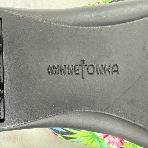 -ON HOLD- NEW Minnetonka Sarong Tropical Floral Summer Slide Sandals Size 9 WIDE - Picture 11 of 12